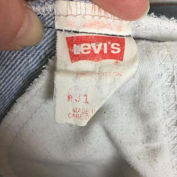 LEVI'S Lightwash High Waisted Denim Shorts Sz 31 - Picture 6 of 6